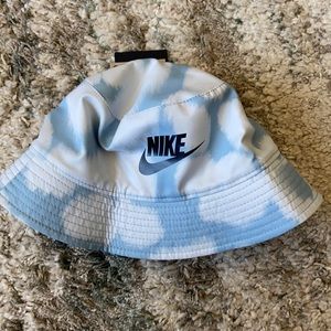 Reversible Nike bucket hat